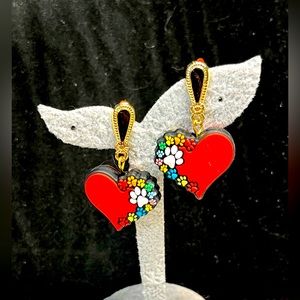 Really unique red hearts in dog paw -animal print earrings